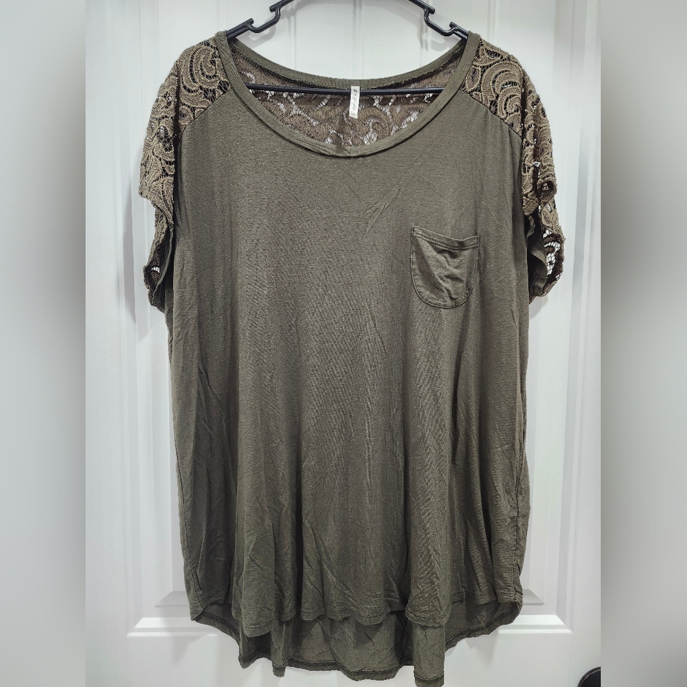 Plus Size 2X Women's Shirt Top With Lace Design